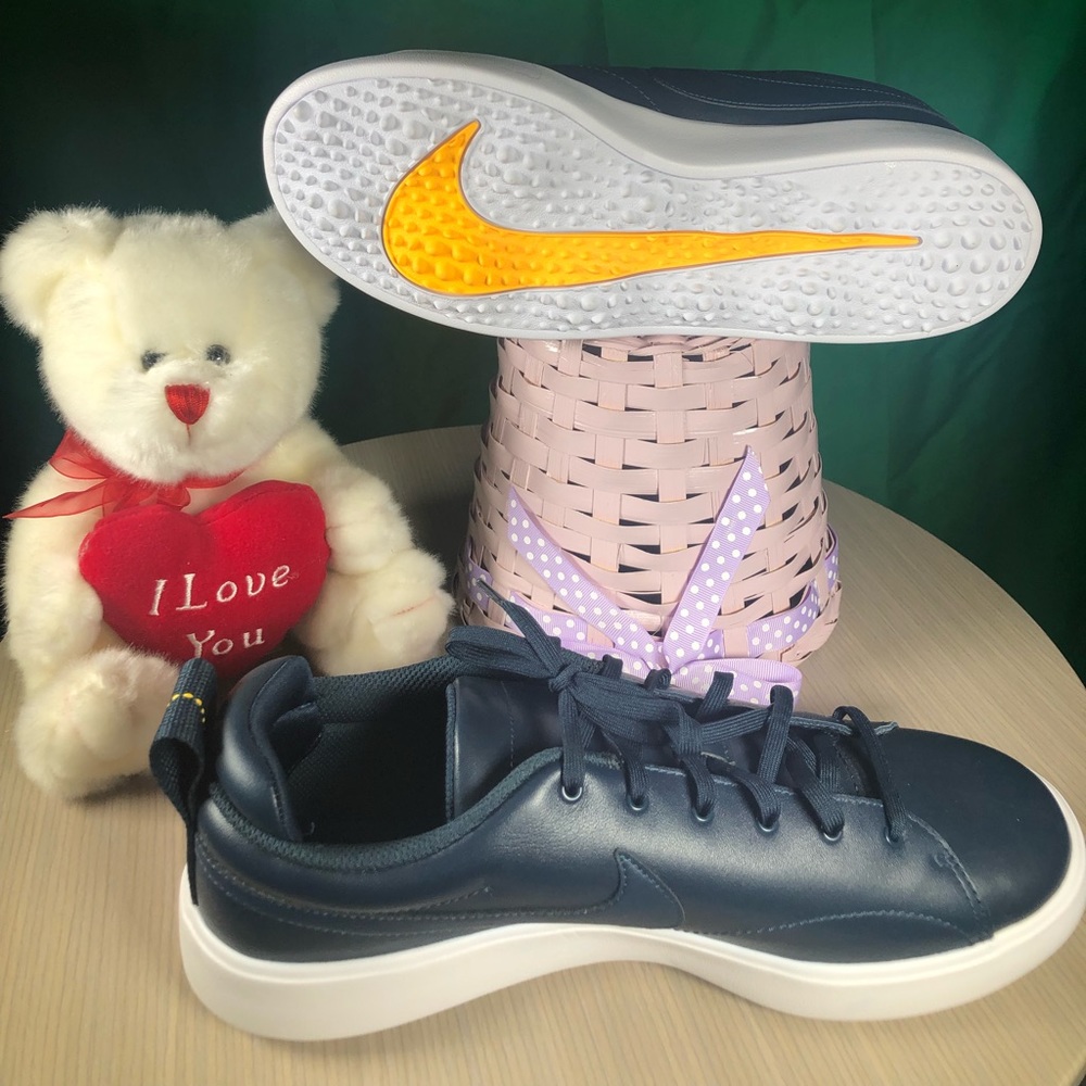Nike Course Classic Spike-less Golf Shoes